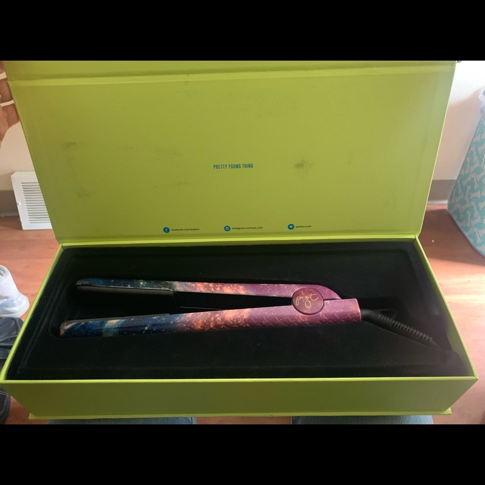 PYT PRETTY YOUNG THING CERAMIC FLAT IRON Galaxy